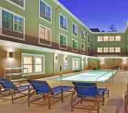 Swimming Pool 3 Holiday Inn Express & Suites SANTA CRUZ, an IHG Hotel