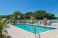 Swimming Pool Holiday Inn WINTER HAVEN, an IHG Hotel