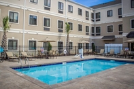 Swimming Pool Staybridge Suites JACKSONVILLE-CAMP LEJEUNE AREA, an IHG Hotel