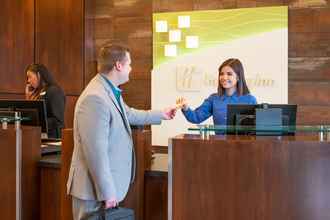 Lobi 4 Holiday Inn & Suites SALT LAKE CITY-AIRPORT WEST, an IHG Hotel