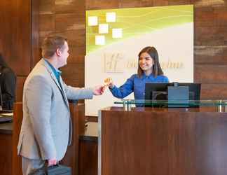 Sảnh chờ 2 Holiday Inn & Suites SALT LAKE CITY-AIRPORT WEST, an IHG Hotel