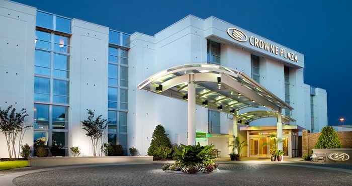 Bangunan Crowne Plaza CHARLESTON AIRPORT - CONV CTR, an IHG Hotel