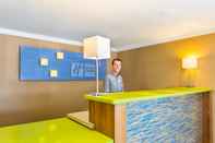 Lobby Holiday Inn Express SAN DIEGO SEAWORLD-BEACH AREA, an IHG Hotel