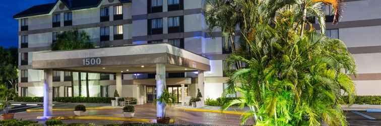 Exterior Holiday Inn Express & Suites FT LAUDERDALE N - EXEC AIRPORT, an IHG Hotel