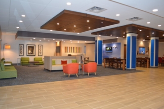 Lobi 4 Holiday Inn Express & Suites CHARLOTTE NE - UNIVERSITY AREA, an IHG Hotel