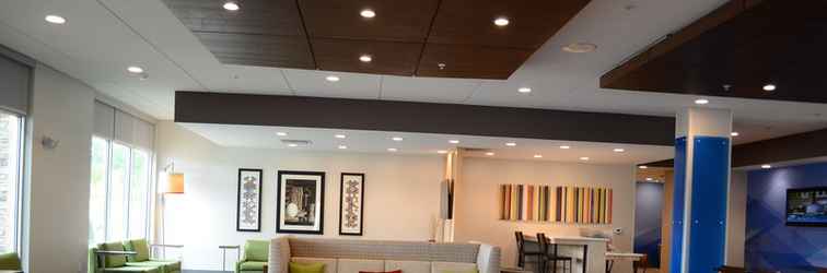 Lobi Holiday Inn Express & Suites CHARLOTTE NE - UNIVERSITY AREA, an IHG Hotel