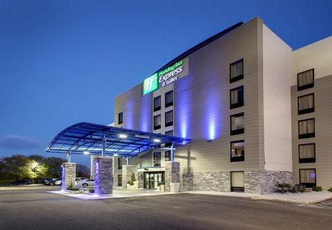 Exterior Holiday Inn Express & Suites JACKSON DOWNTOWN - COLISEUM by IHG, an IHG Hotel