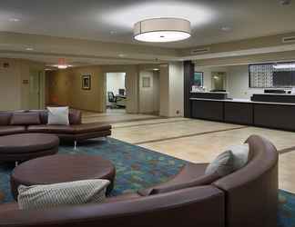 Lobby 2 Candlewood Suites NEWARK SOUTH - UNIVERSITY AREA