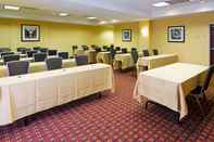 Functional Hall Holiday Inn Express & Suites KENDALL EAST - MIAMI, an IHG Hotel