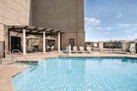 Swimming Pool Holiday Inn Express & Suites LAWTON-FORT SILL, an IHG Hotel