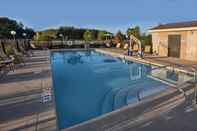 Swimming Pool Holiday Inn Express & Suites PELL CITY, an IHG Hotel