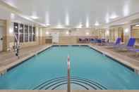Swimming Pool Holiday Inn Express & Suites AUBURN HILLS, an IHG Hotel