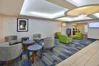 Lobby Holiday Inn Express & Suites AUBURN HILLS, an IHG Hotel