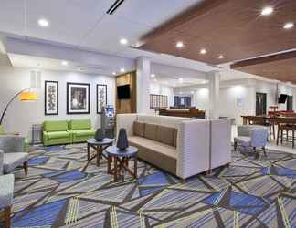 Lobi 2 Holiday Inn Express & Suites AUBURN HILLS SOUTH, an IHG Hotel