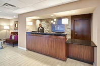 Lobby Holiday Inn Express HAMPTON - COLISEUM CENTRAL, an IHG Hotel