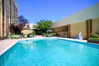 Swimming Pool Holiday Inn ROANOKE-TANGLEWOOD-RT 419&I581, an IHG Hotel