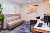 พื้นที่สาธารณะ Holiday Inn Express & Suites LACEY - OLYMPIA, an IHG Hotel