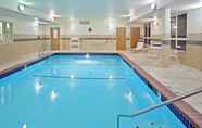 สระว่ายน้ำ 3 Holiday Inn Express & Suites LACEY - OLYMPIA, an IHG Hotel