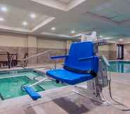 สระว่ายน้ำ 6 Holiday Inn Express & Suites HOBBS, an IHG Hotel