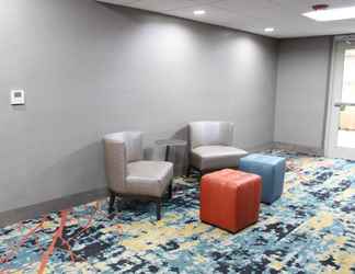 Lobi 2 Holiday Inn Express & Suites SHAWNEE-KANSAS CITY WEST, an IHG Hotel