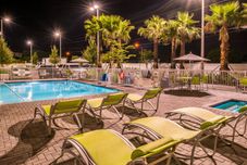 游泳池 Holiday Inn Express & Suites ST. PETERSBURG - MADEIRA BEACH by IHG, an IHG Hotel