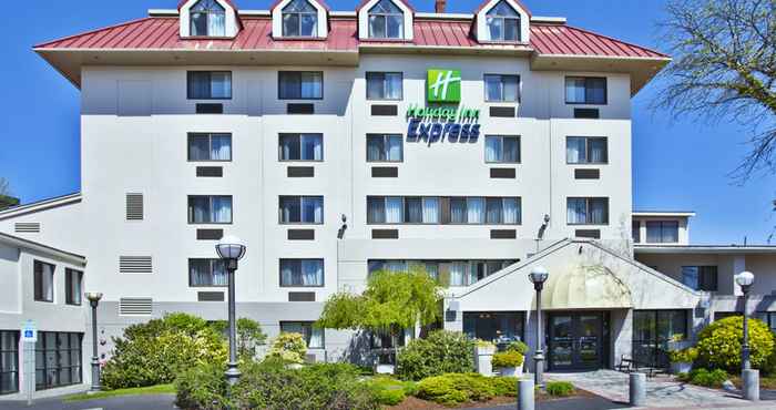 Exterior Holiday Inn Express BOSTON-WALTHAM, an IHG Hotel