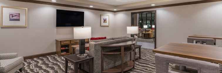 Sảnh chờ Staybridge Suites ANCHORAGE, an IHG Hotel