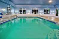 Swimming Pool Holiday Inn Express PENDLETON, an IHG Hotel