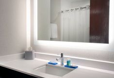 客房内浴室 3 Holiday Inn Express & Suites CHESTER-MONROE-GOSHEN by IHG, an IHG Hotel