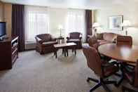 Khu vực công cộng Staybridge Suites LANSING-OKEMOS, an IHG Hotel