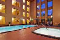 Swimming Pool Holiday Inn Express UNION CITY (SAN JOSE), an IHG Hotel