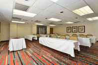 Functional Hall Holiday Inn Express BOSTON-MILFORD, an IHG Hotel