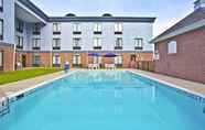 Swimming Pool 2 Holiday Inn Express & Suites HARRINGTON, an IHG Hotel