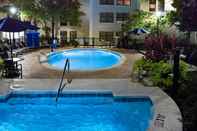 Kolam Renang Holiday Inn Express PASCAGOULA-MOSS POINT, an IHG Hotel