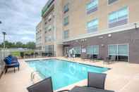 Swimming Pool Holiday Inn Express & Suites FORT MILL, an IHG Hotel