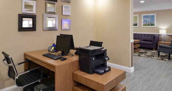 Functional Hall Holiday Inn Express & Suites NAPLES NORTH - BONITA SPRINGS, an IHG Hotel