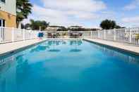 Swimming Pool Holiday Inn Express & Suites TAVARES - LEESBURG, an IHG Hotel