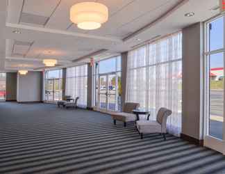 Lobby 2 Holiday Inn POPLAR BLUFF, an IHG Hotel