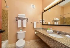 ห้องน้ำภายในห้อง 2 Holiday Inn Express VANCOUVER NORTH - SALMON CREEK by IHG, an IHG Hotel