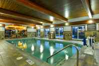 Kolam Renang Holiday Inn Express VANCOUVER NORTH - SALMON CREEK, an IHG Hotel