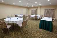 Functional Hall Holiday Inn Express & Suites MARION, an IHG Hotel