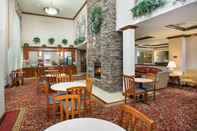Quầy bar, cafe và phòng lounge Holiday Inn Express & Suites MARION, an IHG Hotel