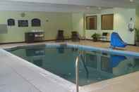 Swimming Pool Holiday Inn Express & Suites WINCHESTER, an IHG Hotel