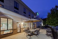 Ruang untuk Umum Holiday Inn Express & Suites WINCHESTER, an IHG Hotel