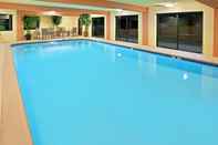 Swimming Pool Holiday Inn Express PORTLAND SOUTH - LAKE OSWEGO, an IHG Hotel