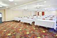 Functional Hall Holiday Inn Express PORTLAND SOUTH - LAKE OSWEGO, an IHG Hotel