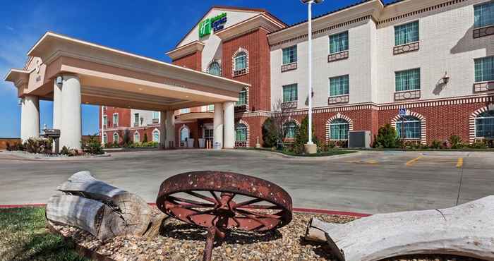 Exterior Holiday Inn Express & Suites AMARILLO EAST, an IHG Hotel