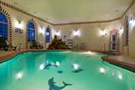 สระว่ายน้ำ Holiday Inn Express & Suites AMARILLO EAST, an IHG Hotel
