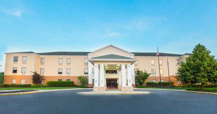 Exterior Holiday Inn Express & Suites BURLINGTON - MOUNT HOLLY, an IHG Hotel