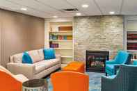 Lobi Holiday Inn Express & Suites BURLINGTON - MOUNT HOLLY, an IHG Hotel